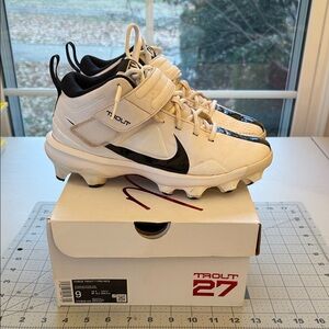 Nike Force Trout 7 Pro - White and Black *Gently Used*